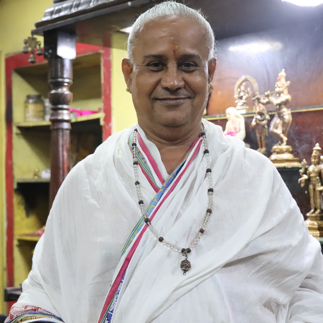 Srinivasan - Vedic Priest at Aadhesh Temple