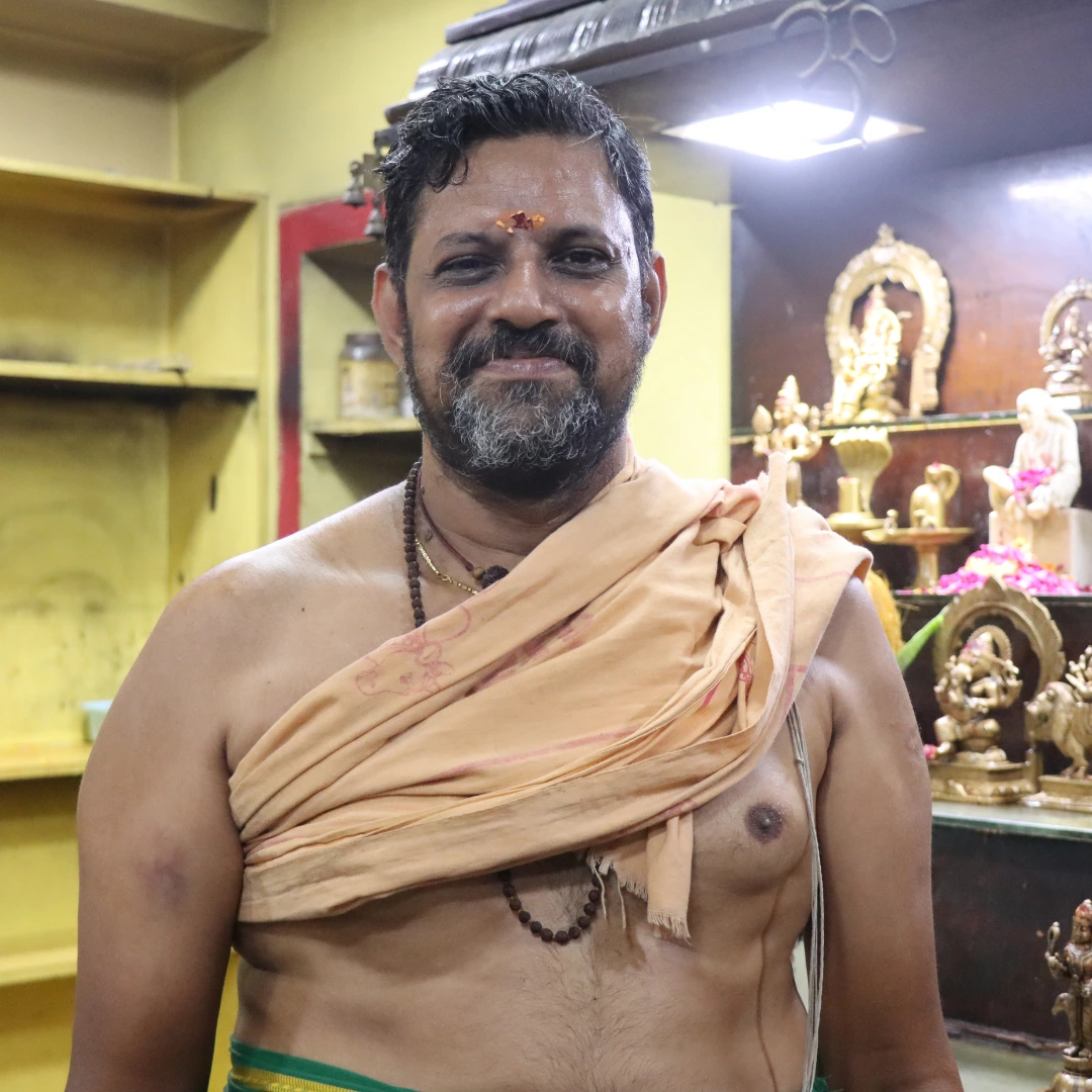Srinivasan - Vedic Priest at Aadhesh Temple